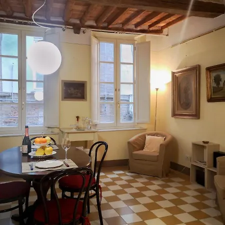 A Palazzo Busdraghi Residenza D'epoca לינה וארוחת בוקר 4*