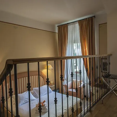 לינה וארוחת בוקר A Palazzo Busdraghi Residenza D'epoca 4*