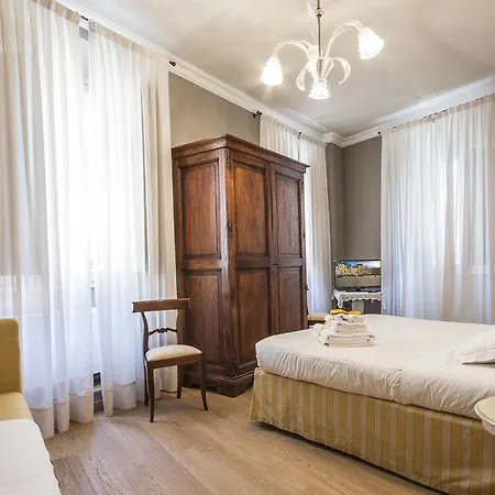 לינה וארוחת בוקר A Palazzo Busdraghi Residenza D'epoca לוקה