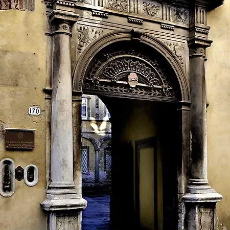 A Palazzo Busdraghi Residenza D'epoca לינה וארוחת בוקר 4*