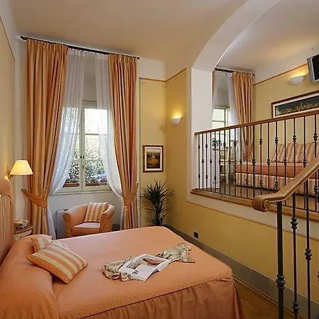 A Palazzo Busdraghi Residenza D'epoca 4* לוקה