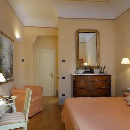 לינה וארוחת בוקר A Palazzo Busdraghi Residenza D'epoca לוקה