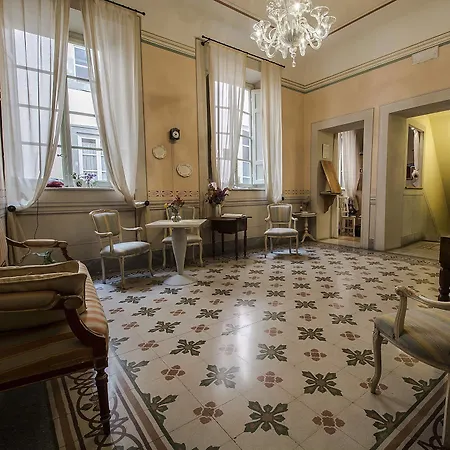 A Palazzo Busdraghi Residenza D'epoca לינה וארוחת בוקר לוקה