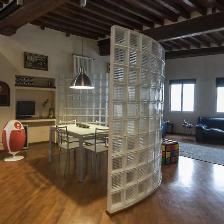 לינה וארוחת בוקר A Palazzo Busdraghi Residenza D'epoca