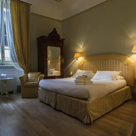 A Palazzo Busdraghi Residenza D'epoca לינה וארוחת בוקר לוקה