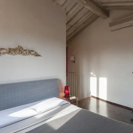 לינה וארוחת בוקר A Palazzo Busdraghi Residenza D'epoca 4*
