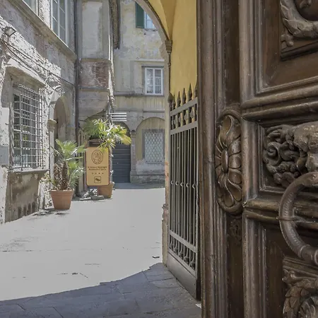לינה וארוחת בוקר A Palazzo Busdraghi Residenza D'epoca לוקה